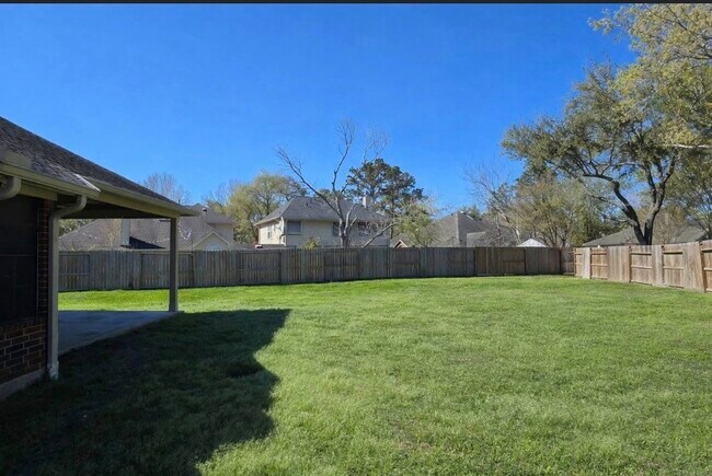 1811 Emerald Lake Ct in Houston, TX - Building Photo - Building Photo