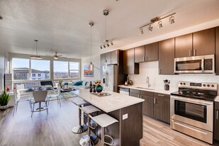 High Line Pointe in Denver, CO - Building Photo