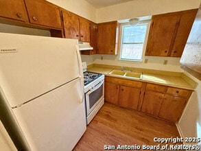2107 W Olmos Dr in San Antonio, TX - Building Photo - Building Photo