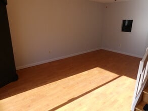 33 Spring St in Plainville, CT - Building Photo - Building Photo