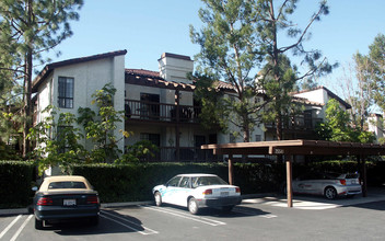 Bella Tierra in Laguna Hills, CA - Foto de edificio - Building Photo