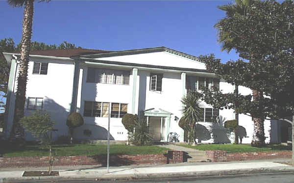 1311 N Laurel Ave in West Hollywood, CA - Foto de edificio