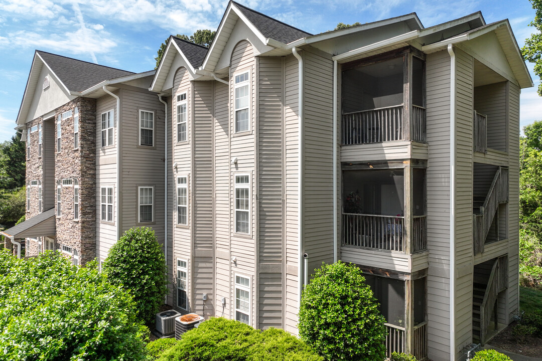 Greystone Pointe in Greensboro, NC - Building Photo