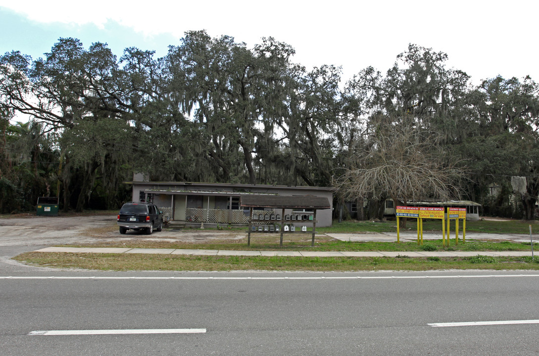 9915 E US Highway 92 in Tampa, FL - Foto de edificio