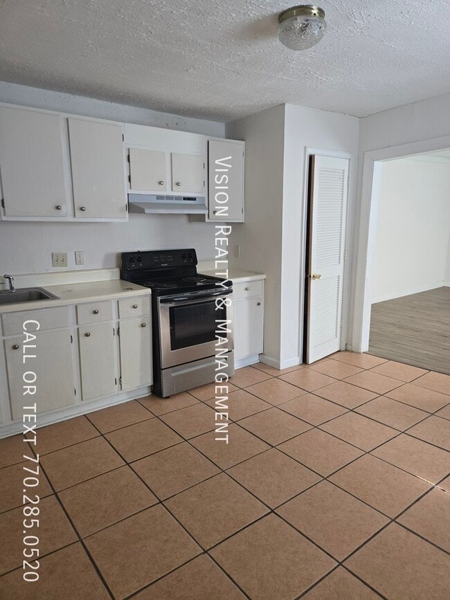 1070 Ollie Cir NW in Atlanta, GA - Building Photo - Building Photo
