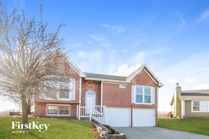 1933 Clay Ridge Dr in Liberty, MO - Building Photo