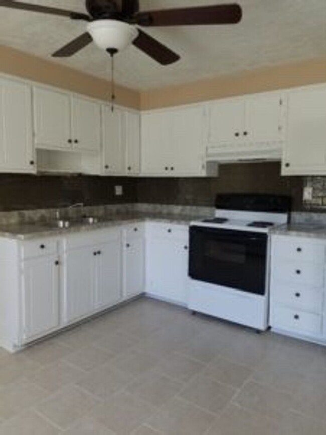 458 South St in Lockport, NY - Building Photo - Building Photo