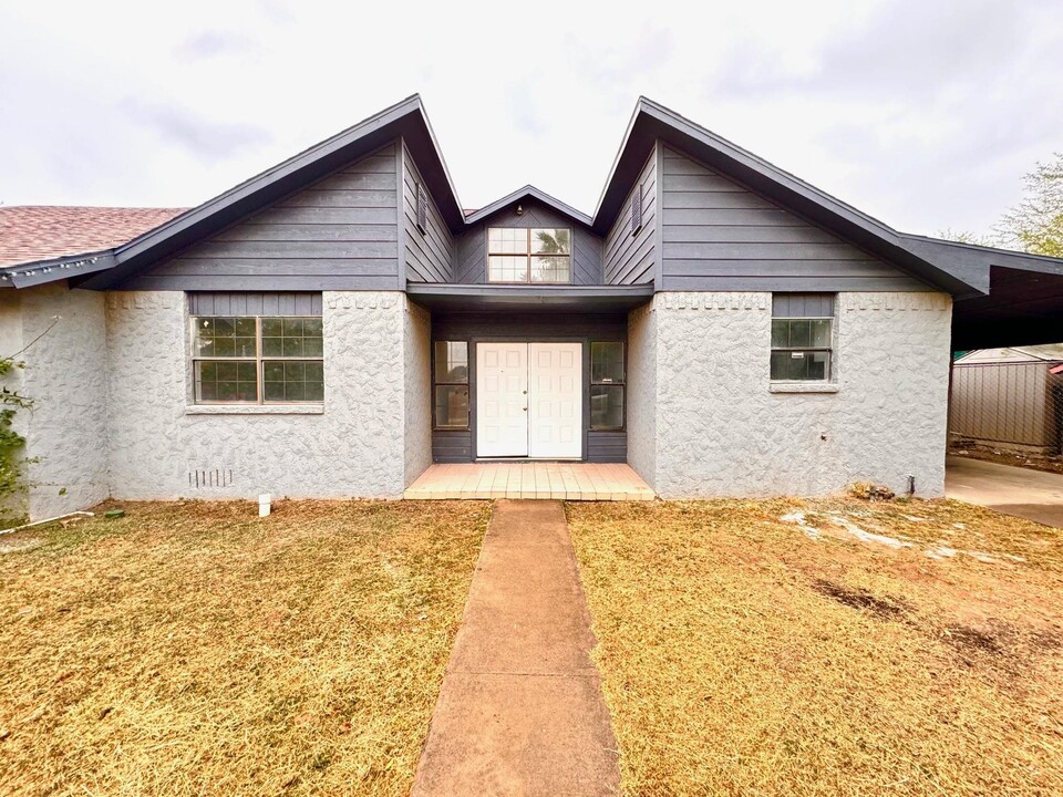 500 Orleans Loop in Laredo, TX - Building Photo