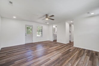 114 Langley Dr in Summerville, SC - Foto de edificio - Building Photo
