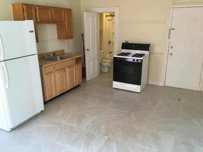 102 Grove St in New Britain, CT - Building Photo - Building Photo