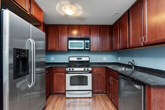 2300 N Commonwealth Ave in Chicago, IL - Building Photo - Building Photo