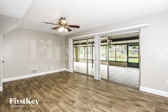 957 Bayward Ct in Rockledge, FL - Foto de edificio - Building Photo