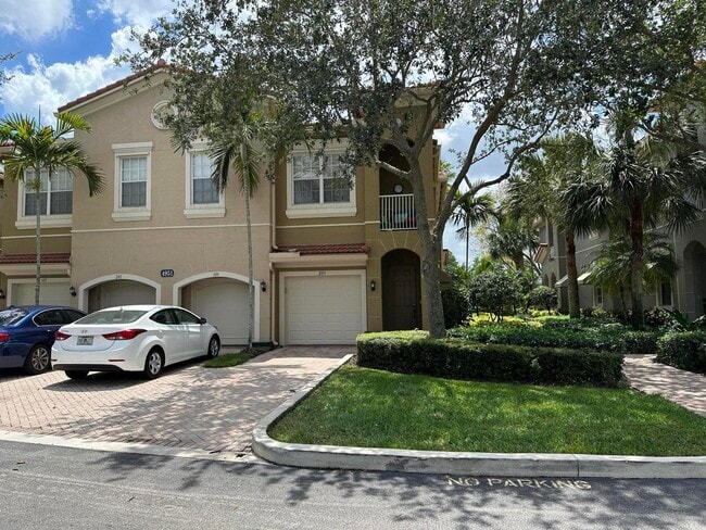4951 Bonsai Cir in Palm Beach Gardens, FL - Building Photo - Building Photo