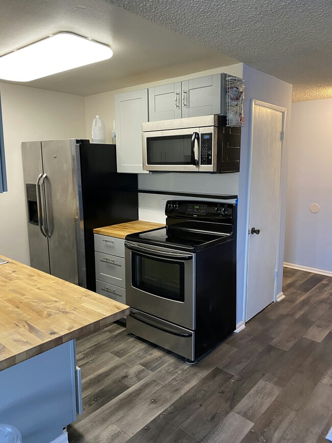 property at 318 S 174th Pl