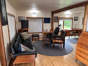2913 Kachemak Dr in Homer, AK - Foto de edificio - Building Photo