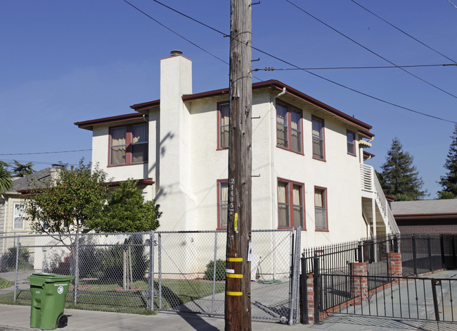 4128-4130 Carrington St in Oakland, CA - Building Photo - Building Photo