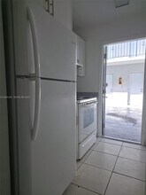 2040 NE 170th St in North Miami Beach, FL - Building Photo - Building Photo