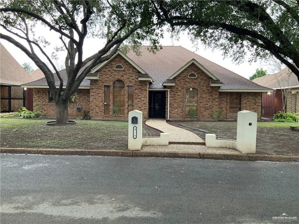 6 Kiwi Ave in McAllen, TX - Building Photo