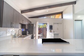 135 Essex Rd in Hollywood, FL - Building Photo - Building Photo