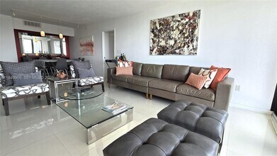 3731 N Country Club Dr in Aventura, FL - Building Photo - Building Photo