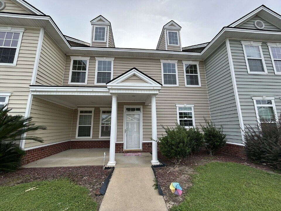 511 Forsyth Dr in Hinesville, GA - Building Photo