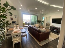 321 S San Vicente Blvd, Unit 905 in Los Angeles, CA - Building Photo