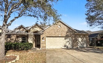 6214 Oxford Lake Dr in Rosenberg, TX - Building Photo