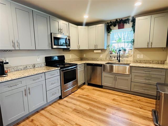 property at 2840 Oakdale St