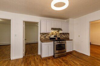 13 Greenwood St in Gardner, MA - Foto de edificio - Building Photo