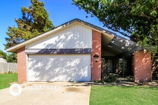 6807 Cricket Canyon Rd in Oklahoma City, OK - Building Photo