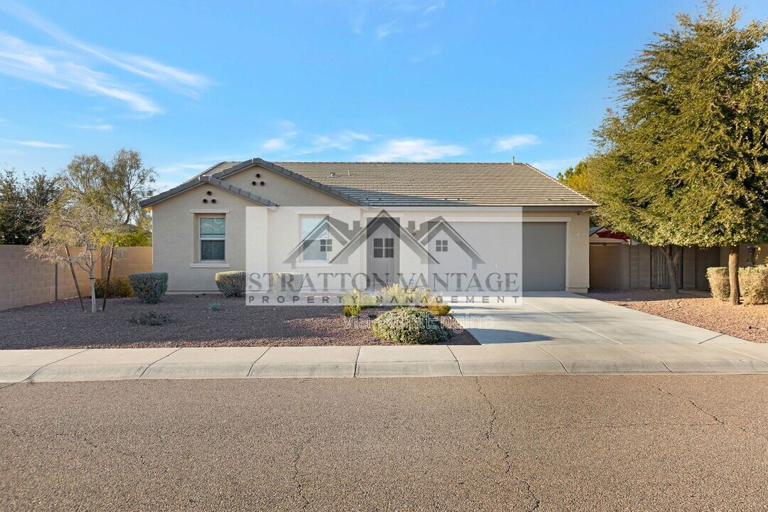 7608 W St Kateri Dr in Phoenix, AZ - Building Photo