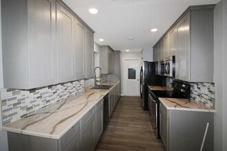 420 Mt Vernon Dr in Venice, FL - Building Photo - Building Photo