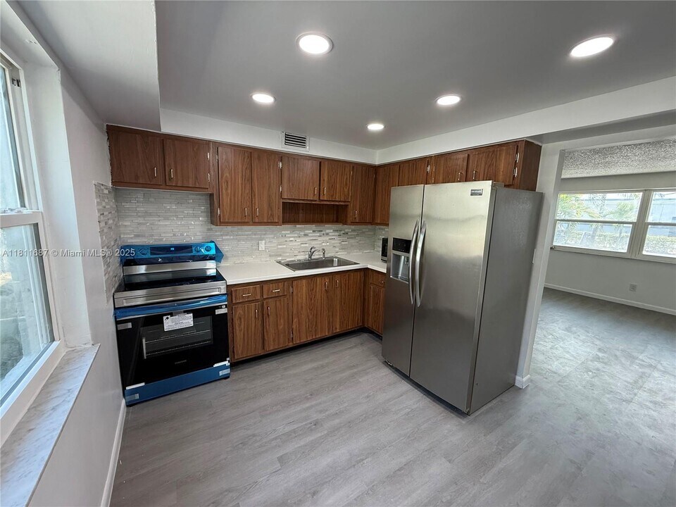 23 SE 12th St in Dania Beach, FL - Building Photo