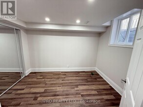 495 Fairview Rd W in Mississauga, ON - Building Photo - Building Photo