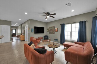 592 Mosswood Dr in Conroe, TX - Building Photo - Building Photo