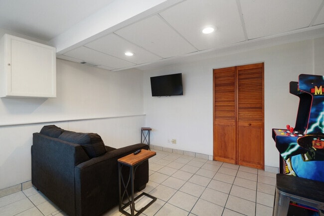 4438 Balmoral Dr