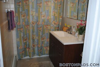 61 Park Dr, Unit 6 in Boston, MA - Foto de edificio - Building Photo