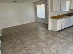 5260 Carriellen Ln in Las Vegas, NV - Building Photo - Building Photo