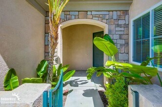 2144 Coast Ave in San Marcos, CA - Foto de edificio - Building Photo