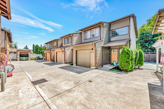 Village at Pine Street in Portland, OR - Building Photo - Building Photo