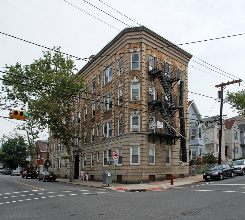 12 Grant Ave in Kearny, NJ - Foto de edificio