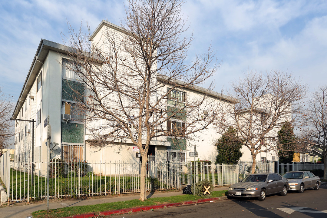 2377 W 20th St in Los Angeles, CA - Foto de edificio