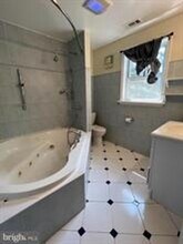 8 Mannakee St in Rockville, MD - Building Photo - Building Photo