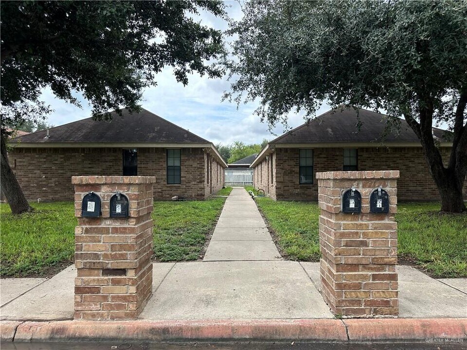 2006 Agua Fina Ave in Edinburg, TX - Building Photo