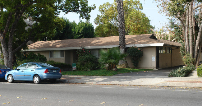 555 Los Robles Ave in Pasadena, CA - Building Photo - Building Photo