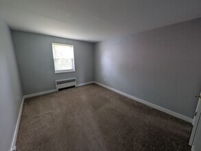 15-25-25 Forrest Dr in Rensselaer, NY - Building Photo - Building Photo