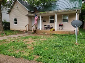 319 Woodford Ave in Bowling Green, KY - Building Photo