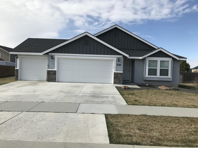 property at 739 N Pringlewood Pl