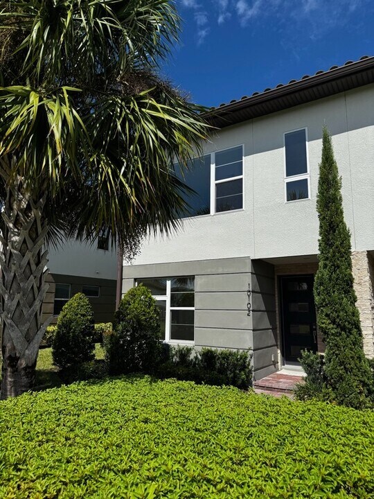 10102 Sunnifa Aly in Orlando, FL - Building Photo