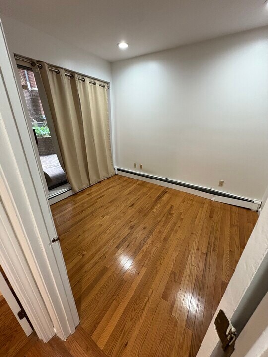 390 Riverway, Unit 2 in Boston, MA - Building Photo